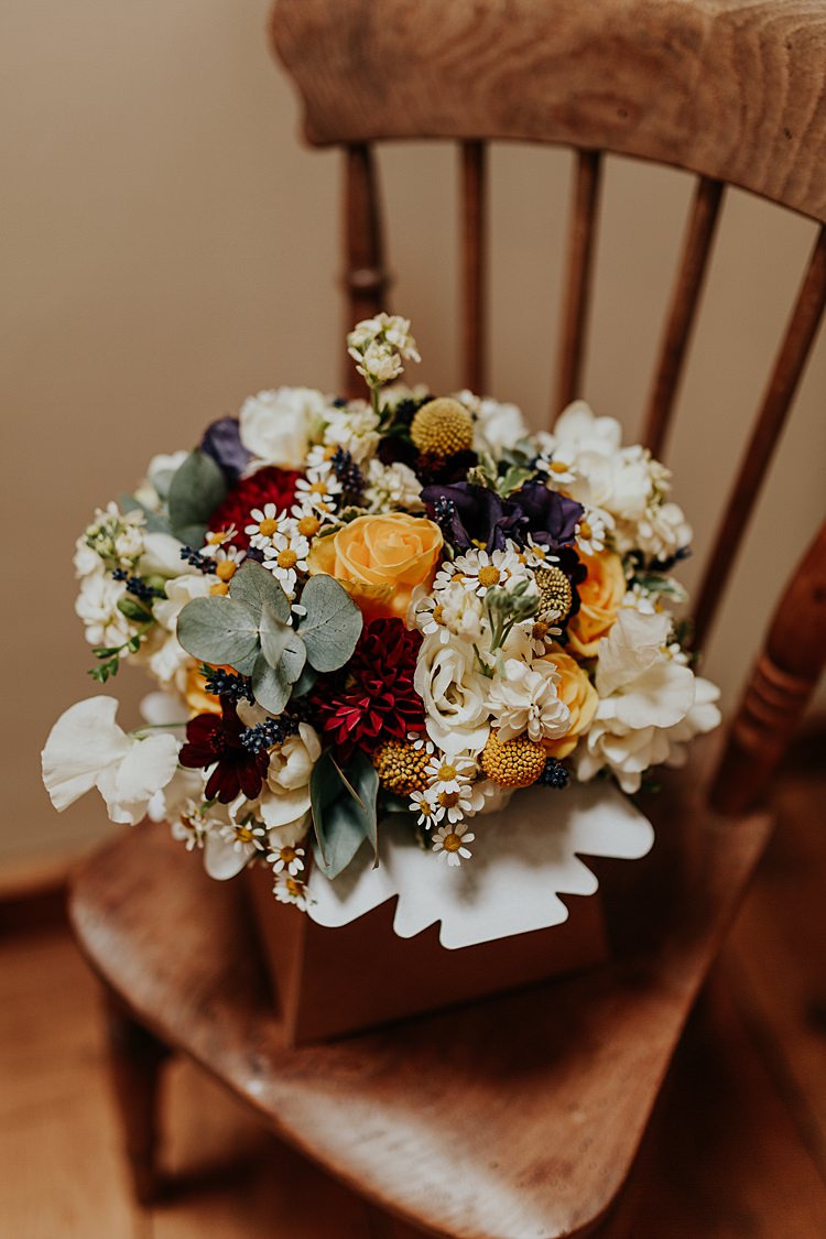 Bouquet Flowers Yellow Roses Billy Ball Daisy Bride Bridal Beautiful Simple Relaxed Barn Wedding http://jenmarino.com/
