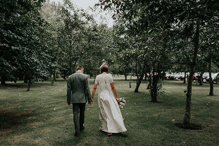 Beautiful Simple Relaxed Barn Wedding http://jenmarino.com/
