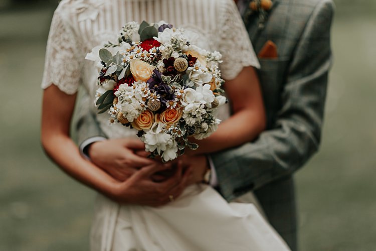 Bouquet Flowers Rose Daisy Eucalyptus Bride Bridal Beautiful Simple Relaxed Barn Wedding http://jenmarino.com/