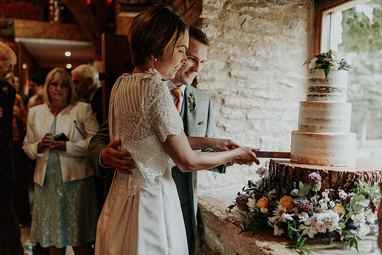 Beautiful Simple Relaxed Barn Wedding http://jenmarino.com/