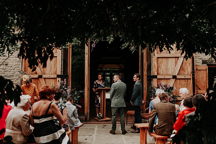 Beautiful Simple Relaxed Barn Wedding http://jenmarino.com/