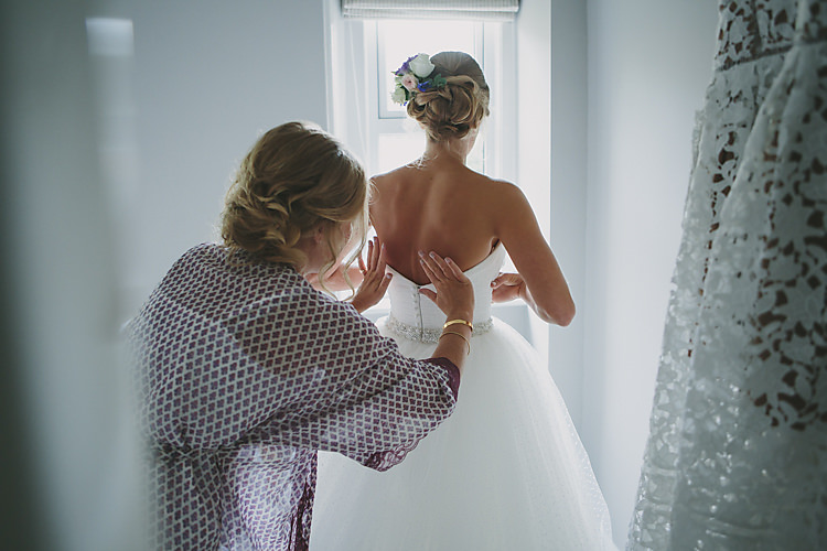 Pretty Country Gin Wedding http://www.victoriasomersethowphotography.co.uk/