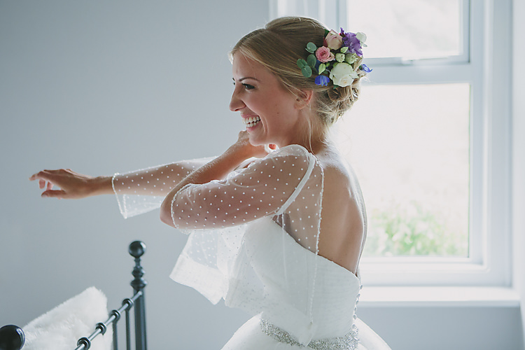 Pretty Country Gin Wedding http://www.victoriasomersethowphotography.co.uk/
