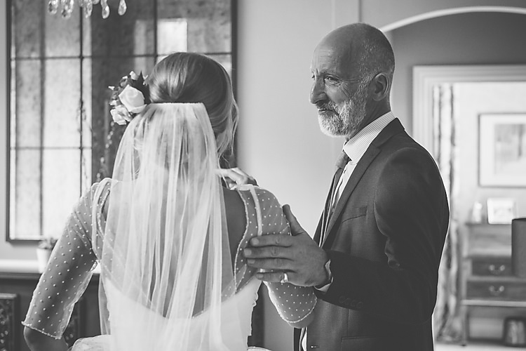 Pretty Country Gin Wedding http://www.victoriasomersethowphotography.co.uk/
