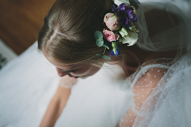 Pretty Country Gin Wedding http://www.victoriasomersethowphotography.co.uk/