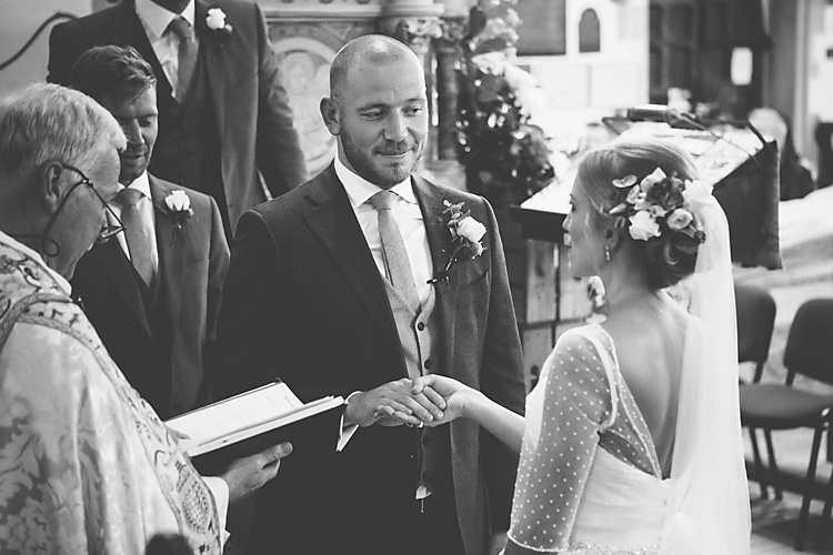 Pretty Country Gin Wedding http://www.victoriasomersethowphotography.co.uk/