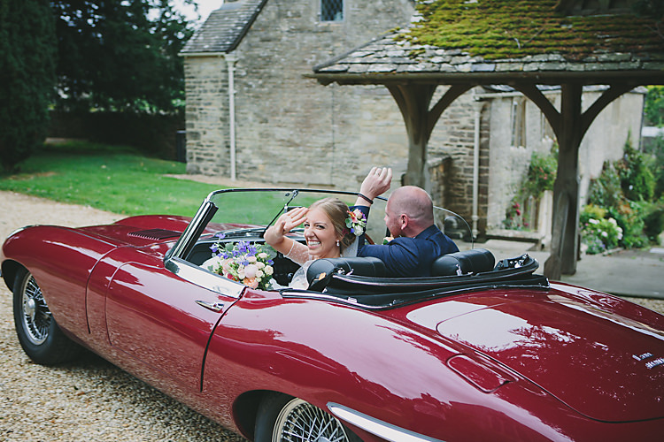 Pretty Country Gin Wedding http://www.victoriasomersethowphotography.co.uk/