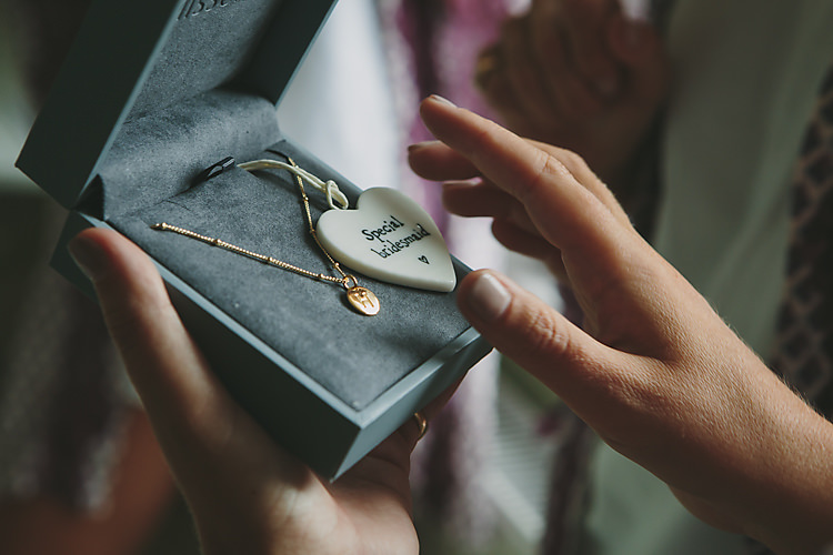 Pretty Country Gin Wedding http://www.victoriasomersethowphotography.co.uk/