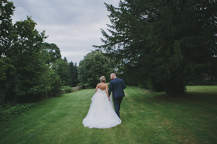 Pretty Country Gin Wedding http://www.victoriasomersethowphotography.co.uk/