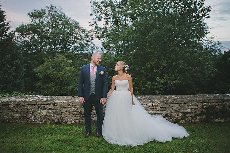 Pretty Country Gin Wedding http://www.victoriasomersethowphotography.co.uk/
