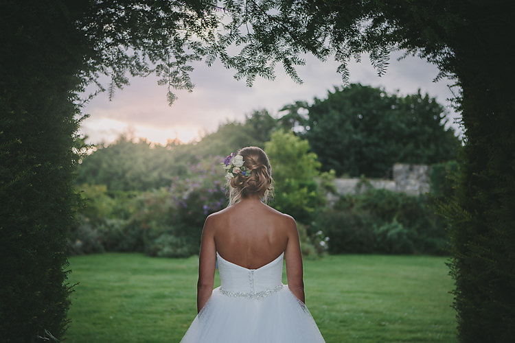 Pretty Country Gin Wedding http://www.victoriasomersethowphotography.co.uk/