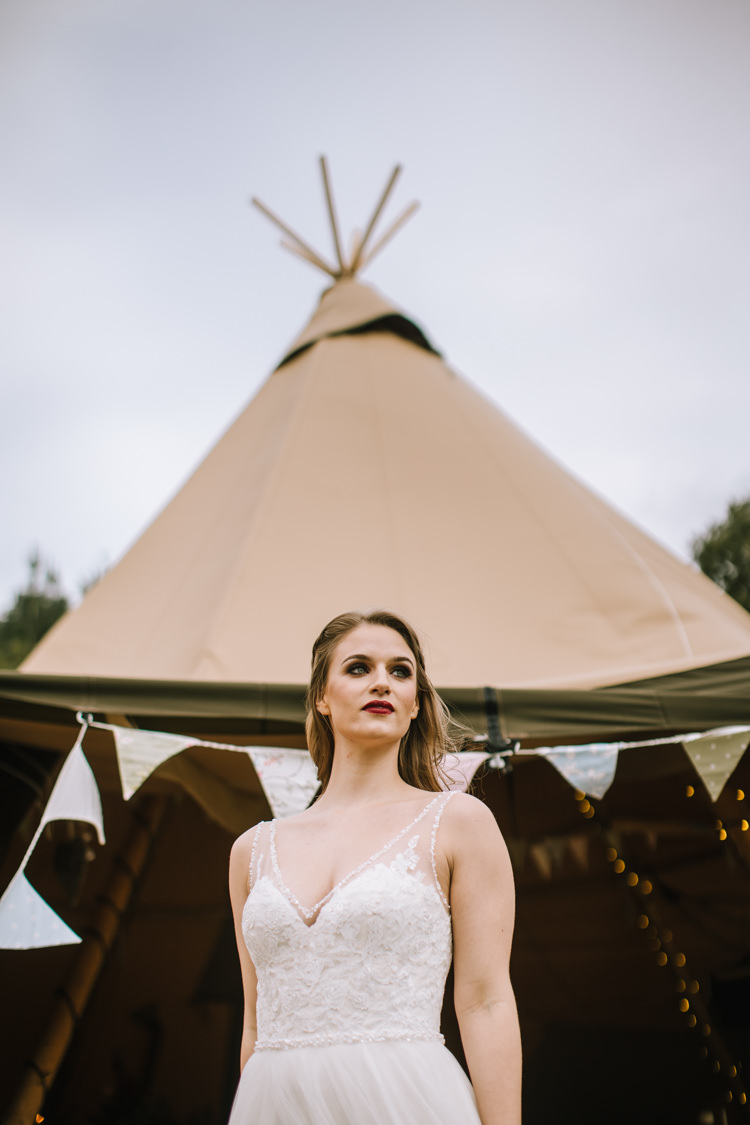 Edgy Seasonal Autumnal Tipi Wedding Ideas http://www.sambennettphotography.co.uk/