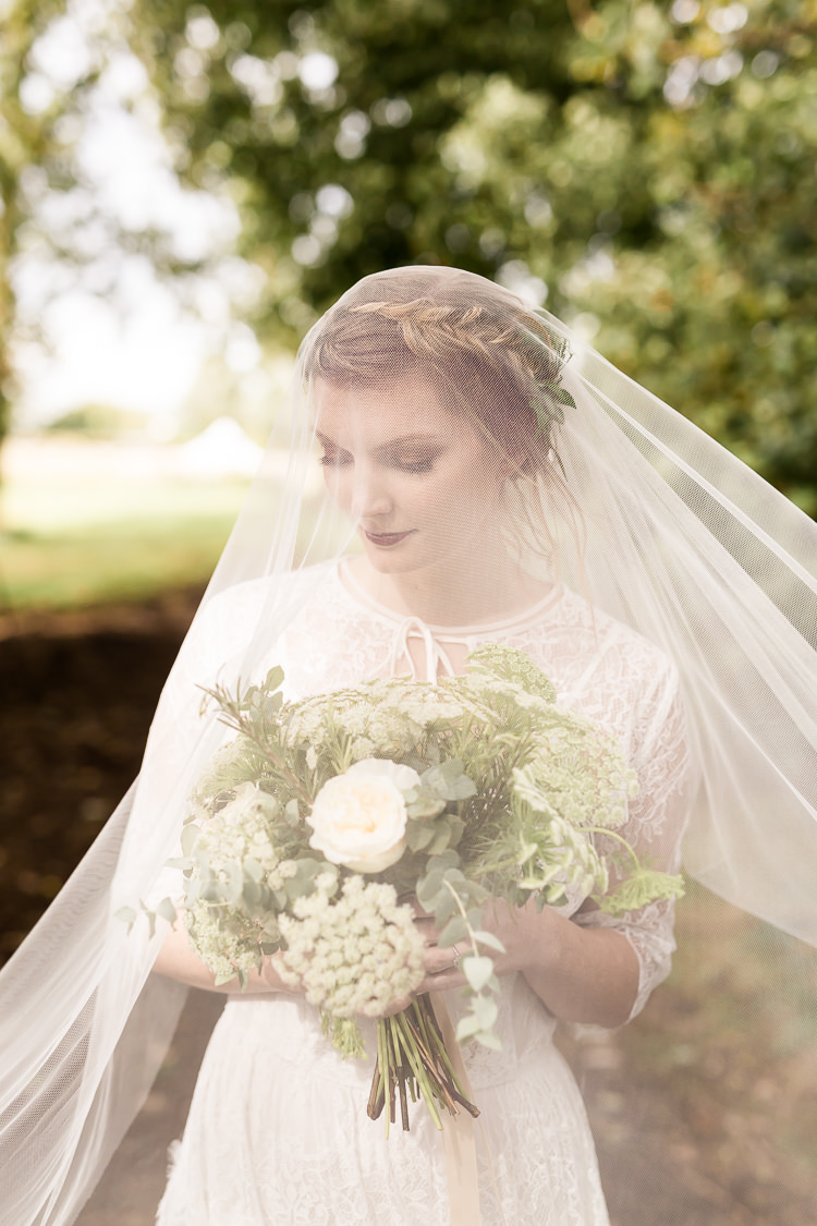 Bride Bridal Veil Make Up Hair Organic Rustic Greenery Wedding Ideas http://sarahbrookesphotography.com/