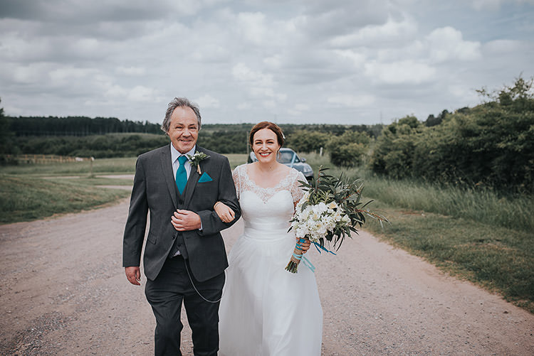 Happy Crafty Summer Farm Wedding http://twigandvine.photography/