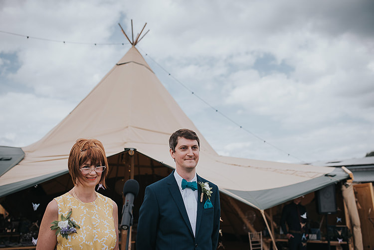 Happy Crafty Summer Farm Wedding http://twigandvine.photography/