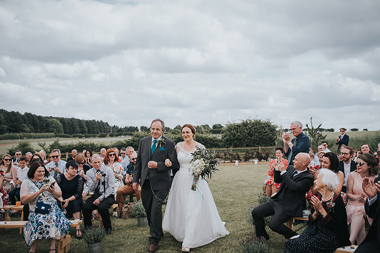 Happy Crafty Summer Farm Wedding http://twigandvine.photography/