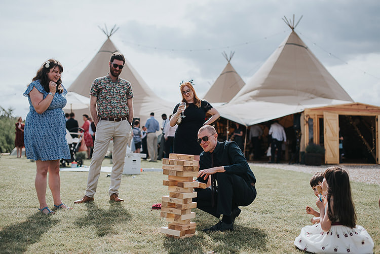 Happy Crafty Summer Farm Wedding http://twigandvine.photography/