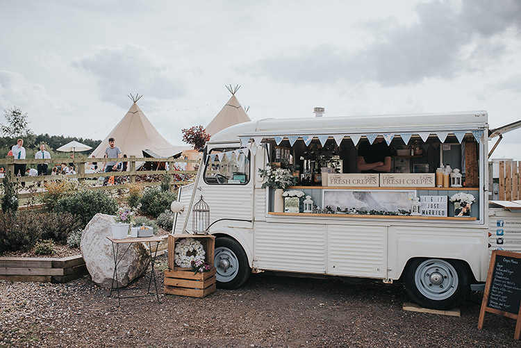 Food Truck Crepes Pancakes Happy Crafty Summer Farm Wedding http://twigandvine.photography/