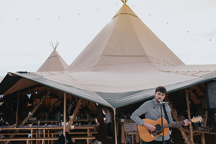 Happy Crafty Summer Farm Wedding http://twigandvine.photography/
