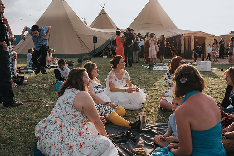 Happy Crafty Summer Farm Wedding http://twigandvine.photography/
