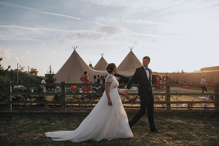 Happy Crafty Summer Farm Wedding http://twigandvine.photography/