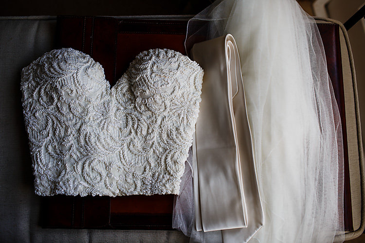 Chic Country Cotswolds Barn Wedding http://annabphotography.co.uk/