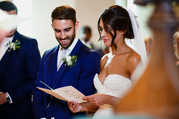 Chic Country Cotswolds Barn Wedding http://annabphotography.co.uk/