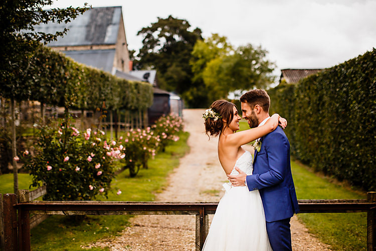 Chic Country Cotswolds Barn Wedding http://annabphotography.co.uk/