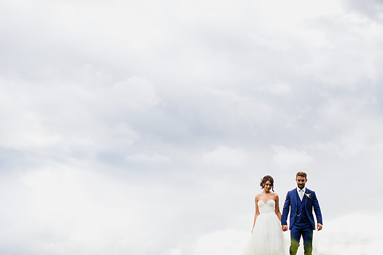 Chic Country Cotswolds Barn Wedding http://annabphotography.co.uk/