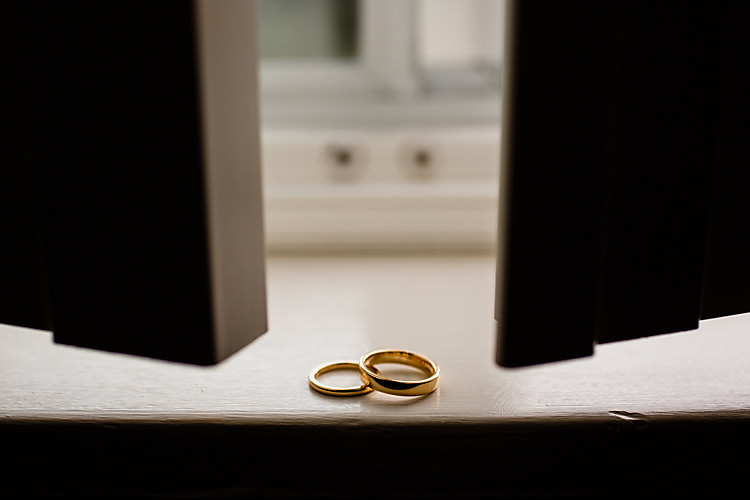 Rings Chic Country Cotswolds Barn Wedding http://annabphotography.co.uk/