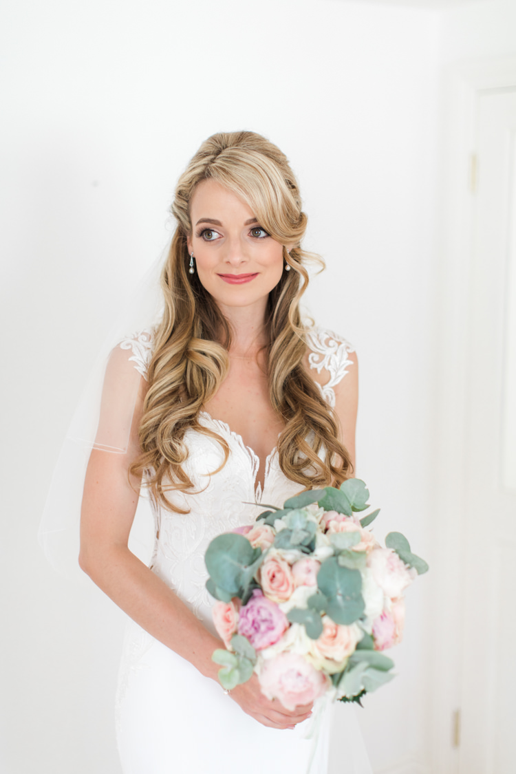 Bride Bridal Long Wavy Hair Blonde Make Up Pastels Gold Pretty Summer Barn Wedding http://summerlilystudio.com/