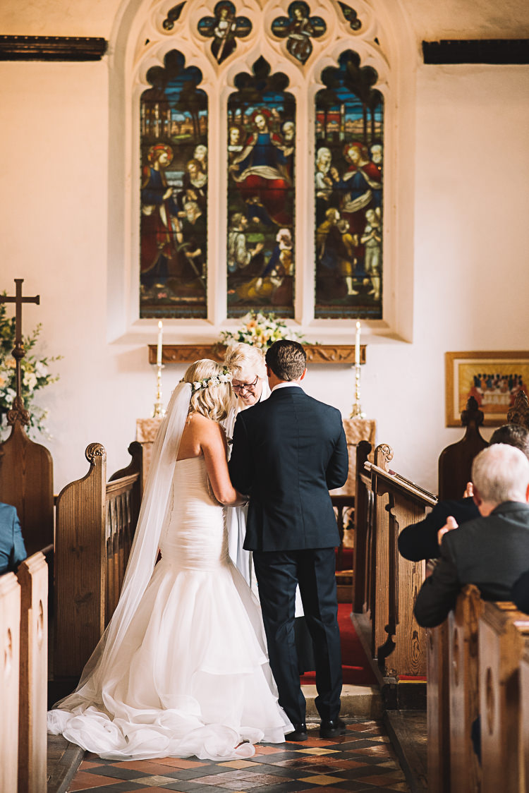 Tropical Boho Luxe Barn Wedding https://www.luciewatsonphotography.com/