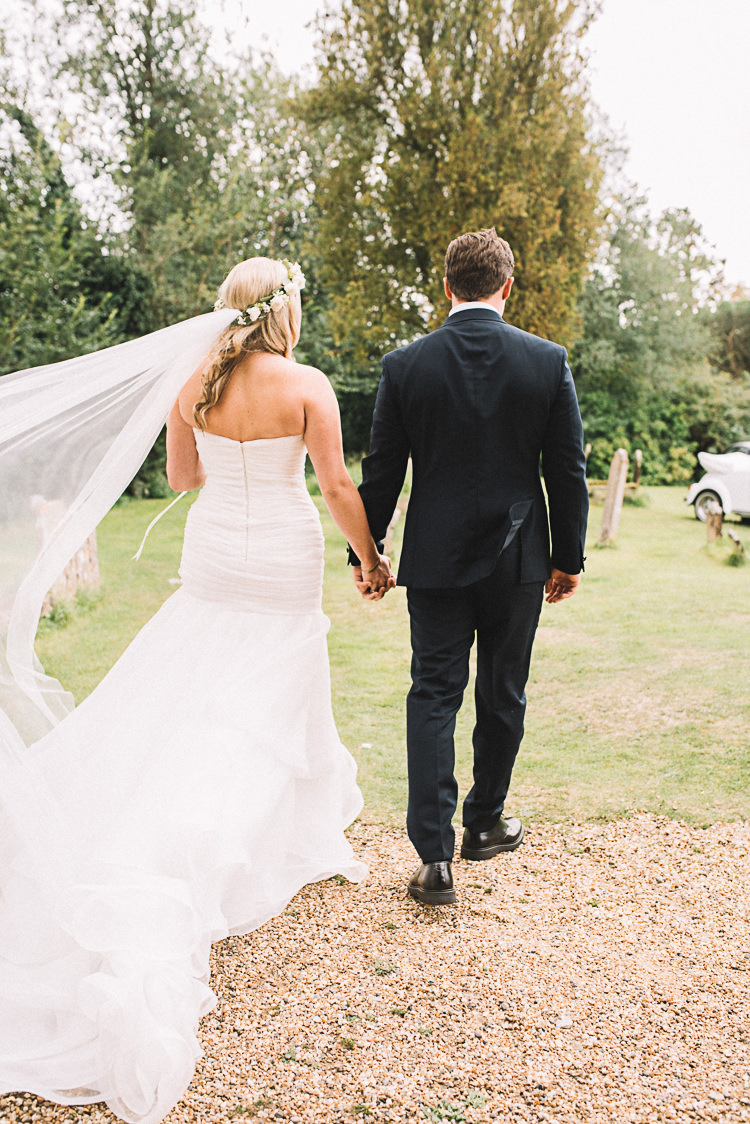 Tropical Boho Luxe Barn Wedding https://www.luciewatsonphotography.com/