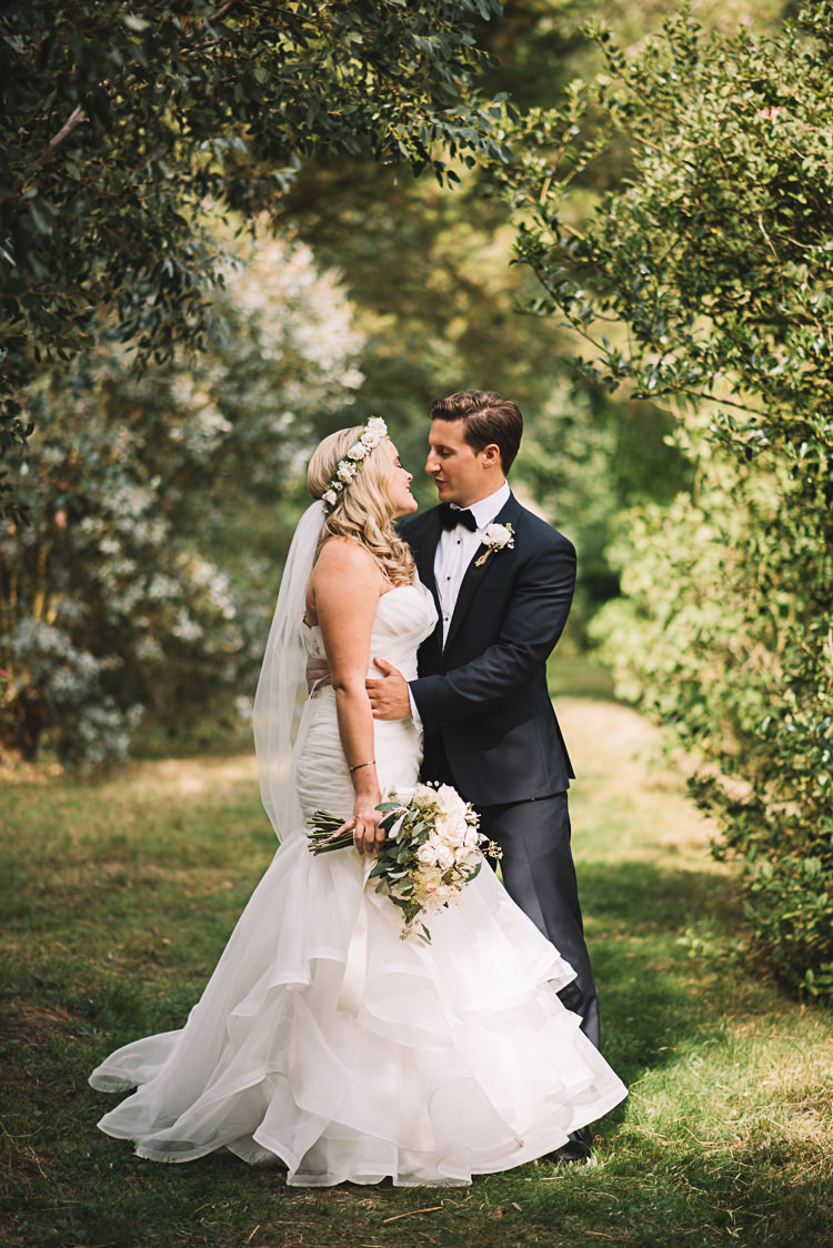 Tropical Boho Luxe Barn Wedding https://www.luciewatsonphotography.com/