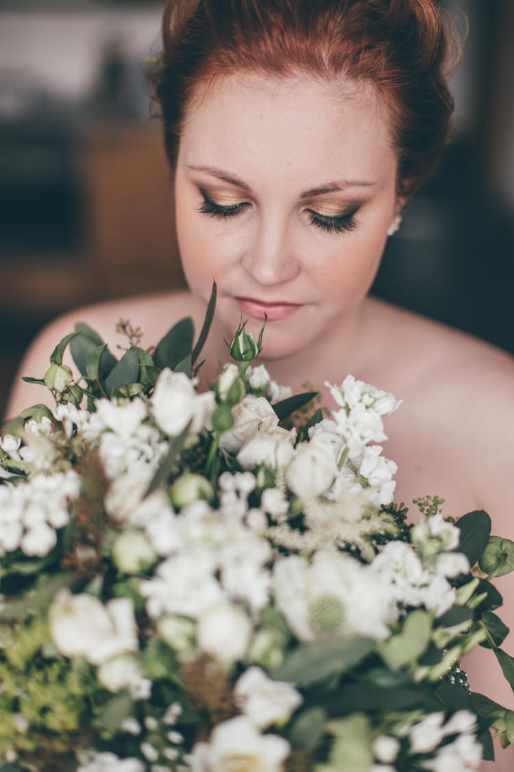 Bouquet Bride Bridal Make Up Beauty Natural Earthy Greenery Home Made Wedding http://rachellambertphotography.co.uk/