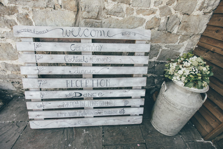Wooden Pallet Sign Natural Earthy Greenery Home Made Wedding http://rachellambertphotography.co.uk/