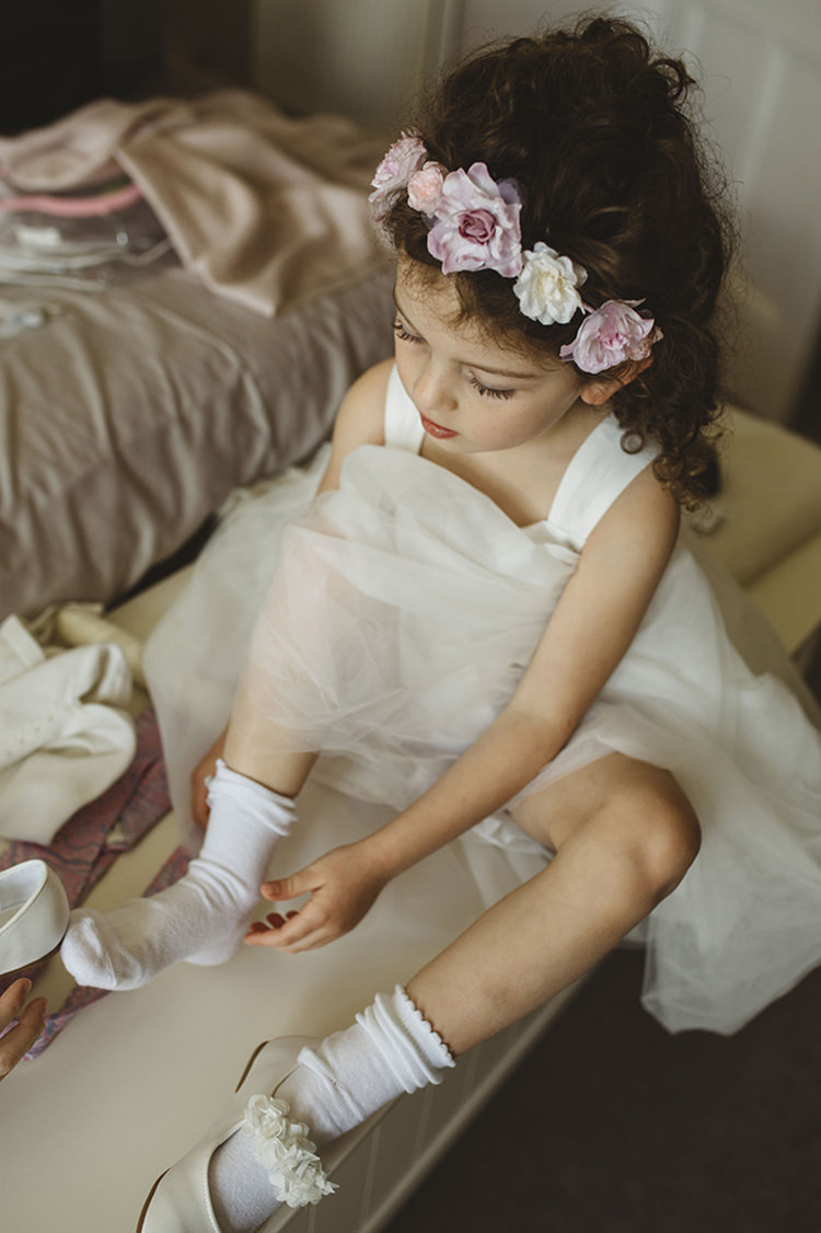 Pretty Floral Boho Tipi Wedding https://www.kindredphotography.co.uk/