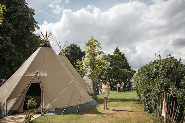 Pretty Floral Boho Tipi Wedding https://www.kindredphotography.co.uk/