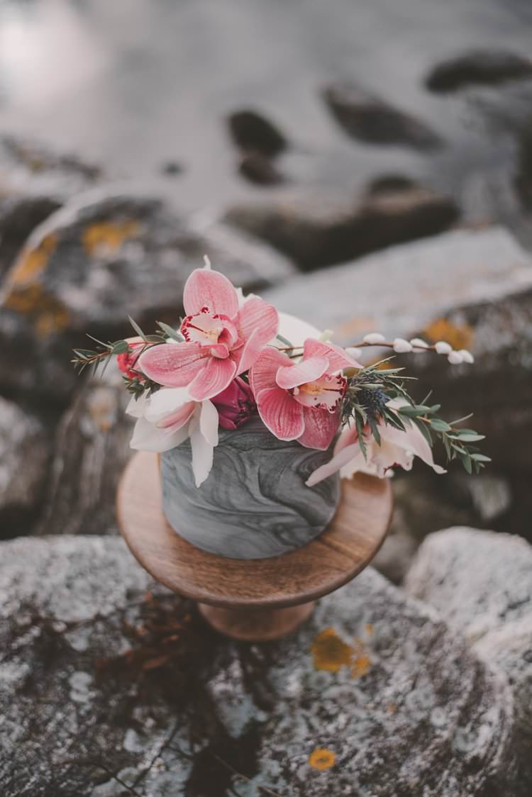 Marble Cake Pink Orchid Minimalist Norway Mountain Elopement | Moody Chic Norwegian Fjord Wedding Ideas https://www.anoukfotografeert.nl/