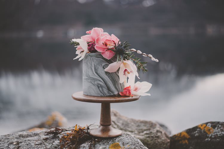 Marble Cake Pink Orchid Minimalist Norway Mountain Elopement | Moody Chic Norwegian Fjord Wedding Ideas https://www.anoukfotografeert.nl/