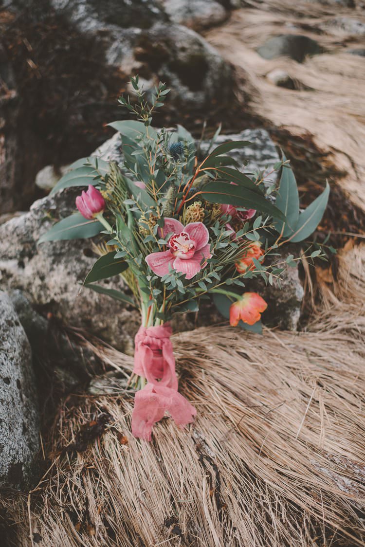 Minimalist Pink Bouquet Rustic Norway Mountain Elopement | Moody Chic Norwegian Fjord Wedding Ideas https://www.anoukfotografeert.nl/