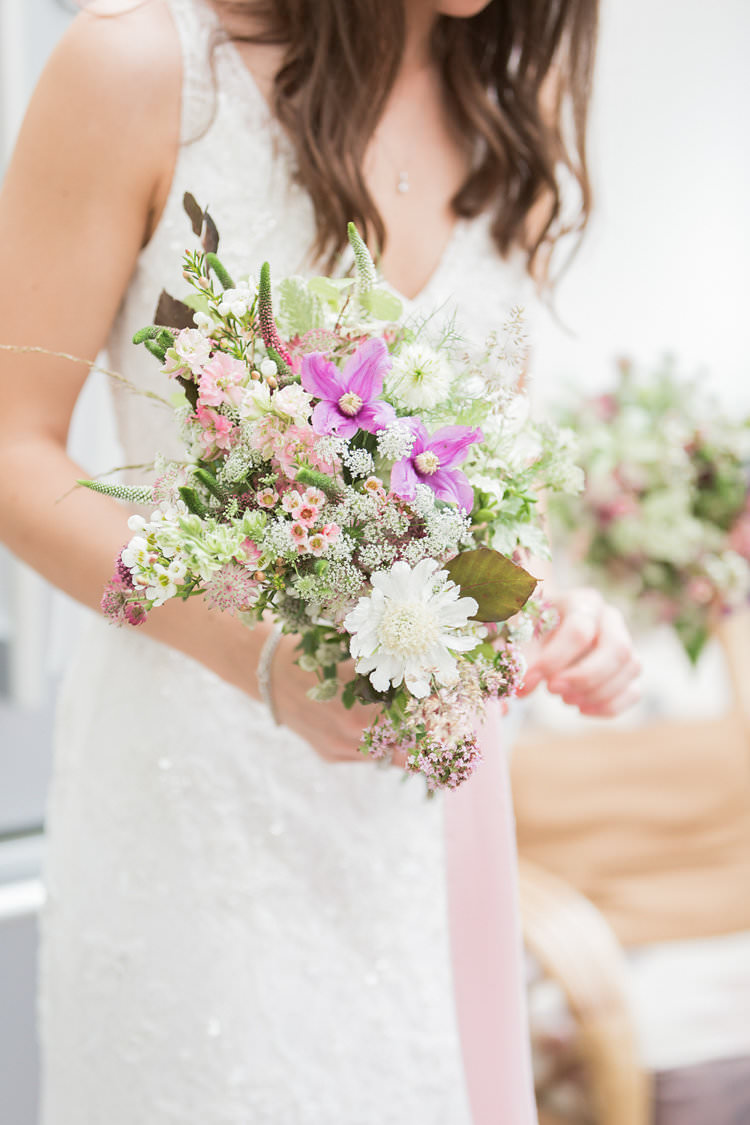 Bride Bridal Flowers Bouquets White Pink Wild Natural Fun Late Summer Outdoor Farm Wedding http://bowtieandbellephotography.co.uk/