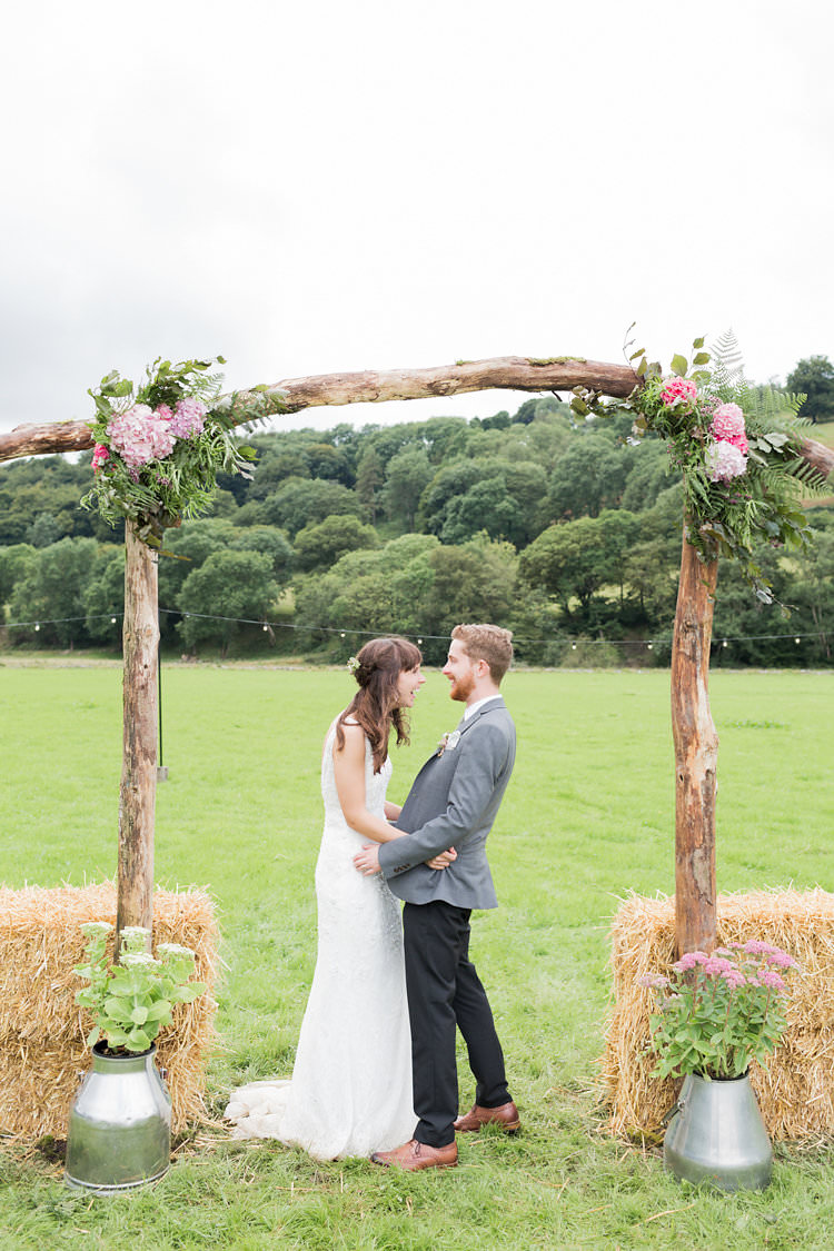 Fun Late Summer Botanical Outdoor Farm Wedding, image size:750x1125