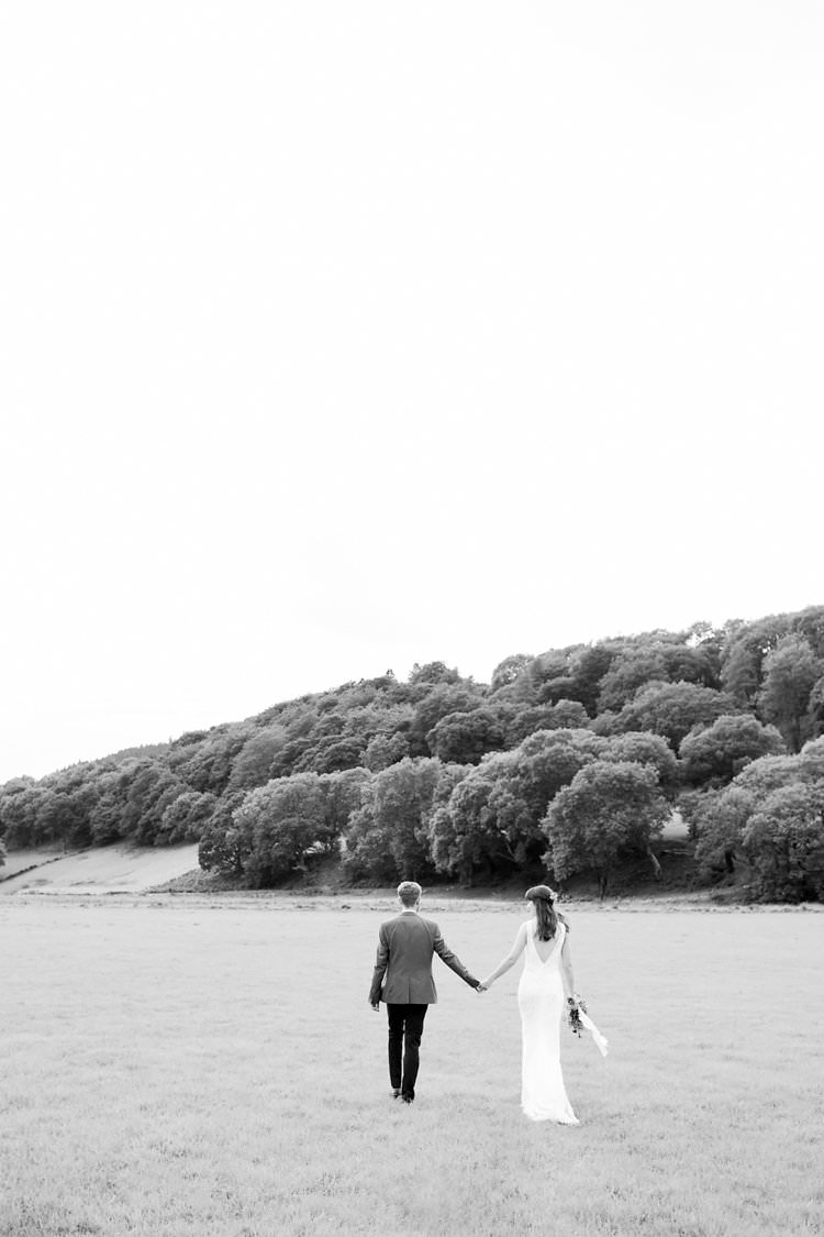 Fun Late Summer Outdoor Farm Wedding http://bowtieandbellephotography.co.uk/