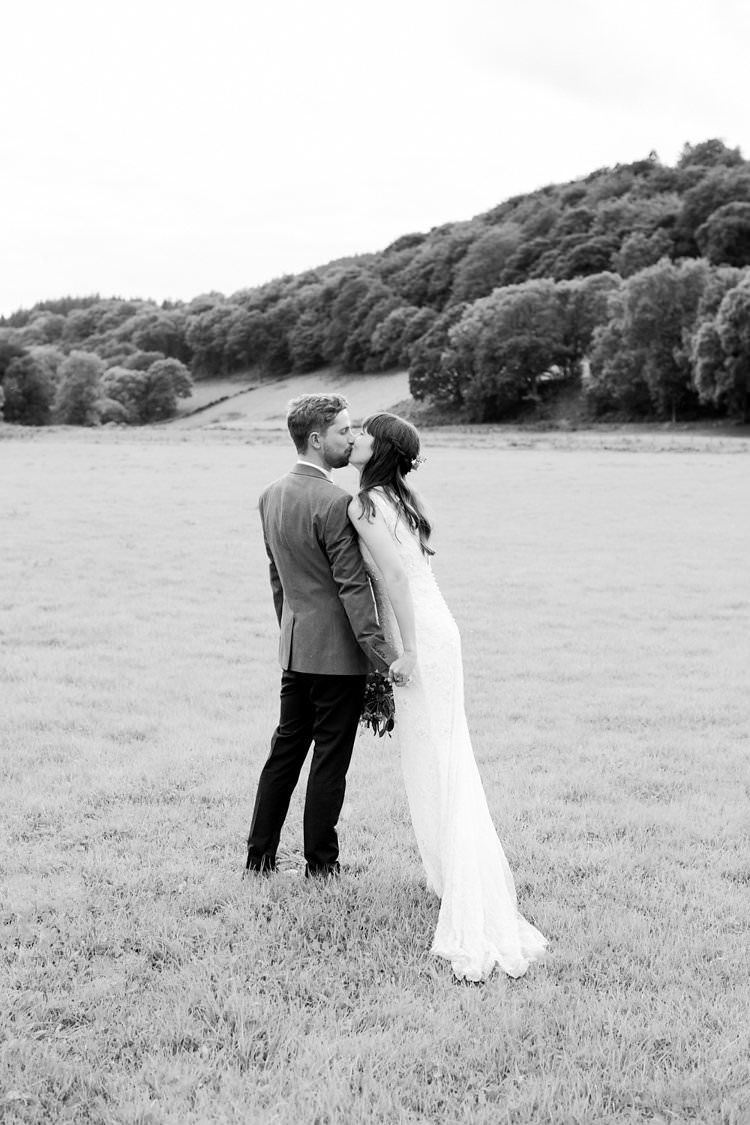Fun Late Summer Outdoor Farm Wedding http://bowtieandbellephotography.co.uk/