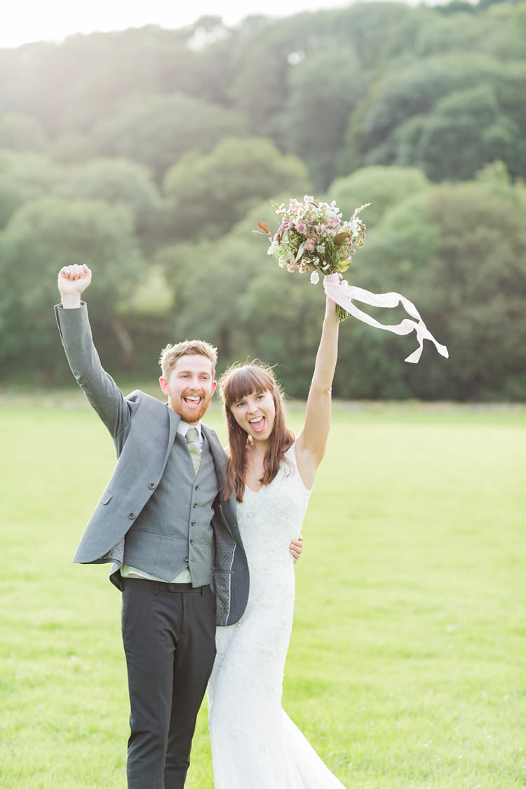 Fun Late Summer Outdoor Farm Wedding http://bowtieandbellephotography.co.uk/