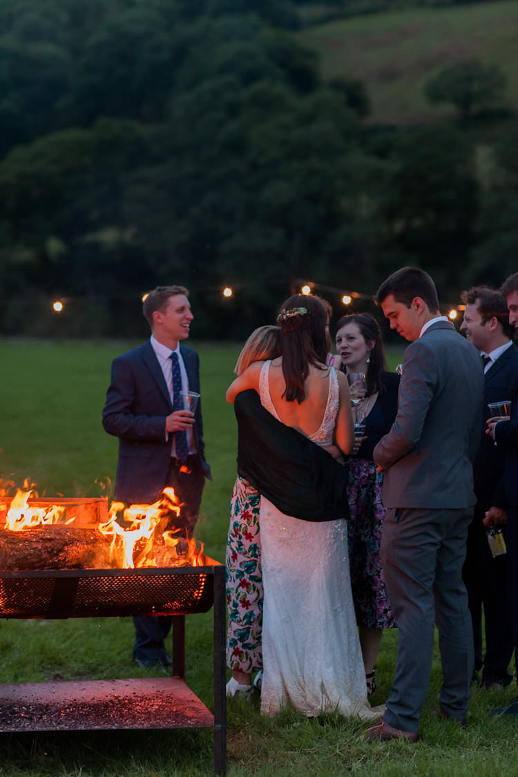 Fun Late Summer Outdoor Farm Wedding http://bowtieandbellephotography.co.uk/