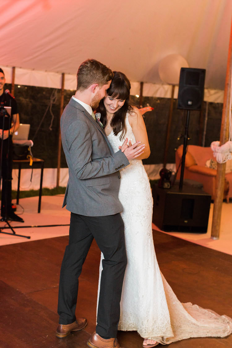 Fun Late Summer Outdoor Farm Wedding http://bowtieandbellephotography.co.uk/
