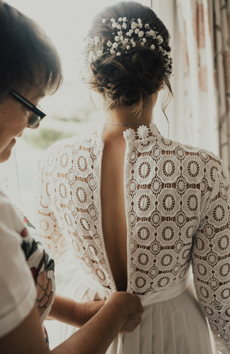 Stylish Budget Friendly Village Hall Wedding http://natalyjphotography.com/