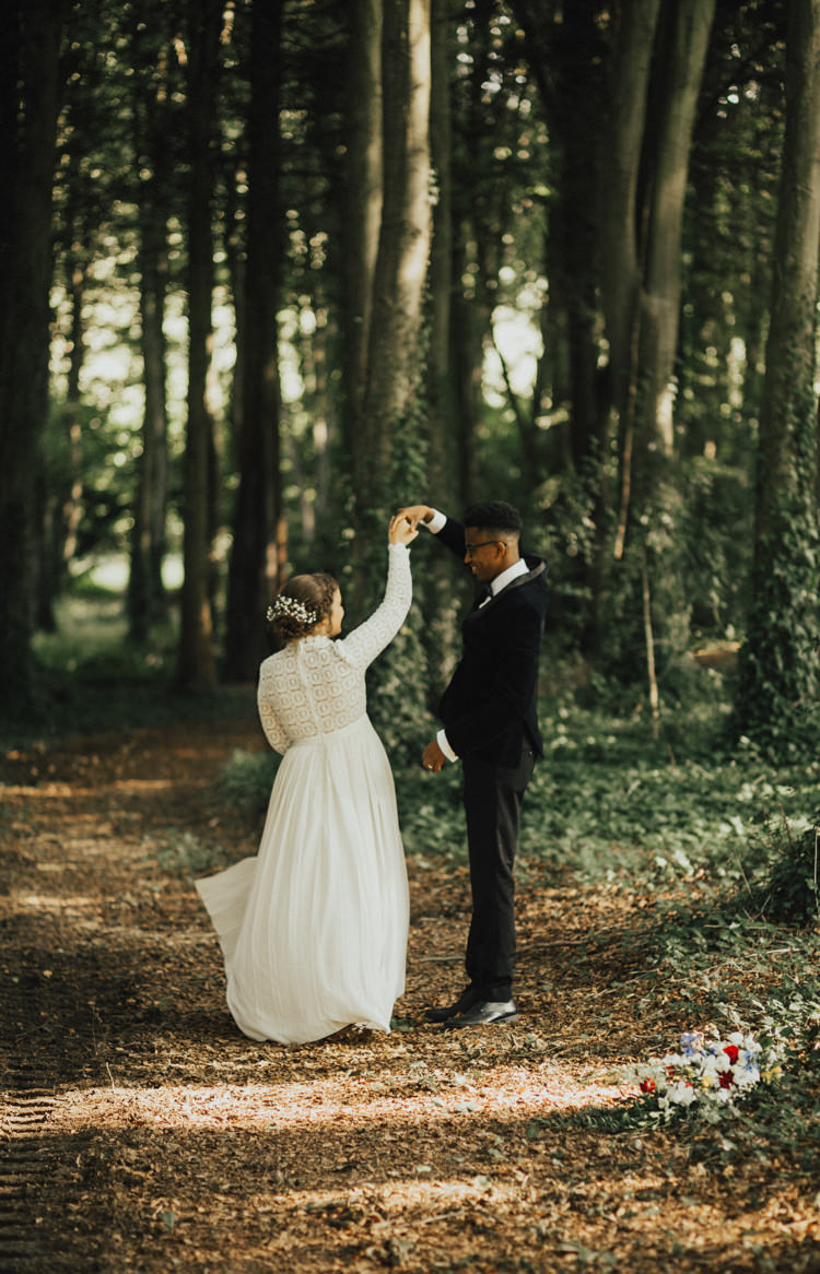 Stylish Budget Friendly Village Hall Wedding http://natalyjphotography.com/